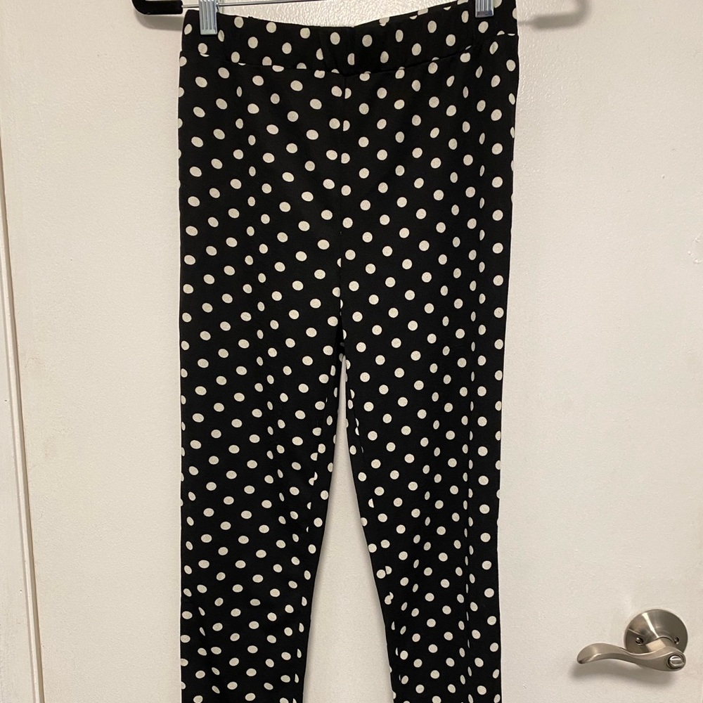 Polka dot Leggings with small flair on sides